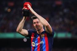 NG大舞台莱万多夫斯基回归赛场，高光表现首场状态亮眼，IG观众沸腾！(莱万多夫斯基破纪录)